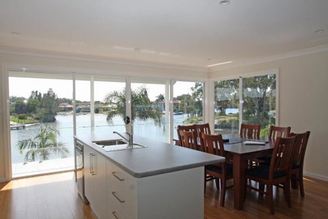 Unbeatable Waterfront Location - Surfers Paradise Gold Coast 4