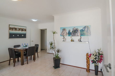 Cosy Murdoch Home - Surfers Paradise Gold Coast 2