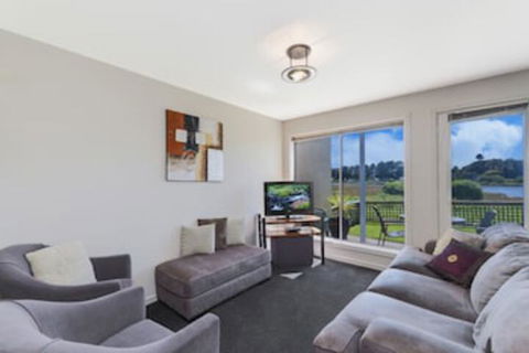 MOYNE VIEWS NO. 2 - Surfers Paradise Gold Coast 0