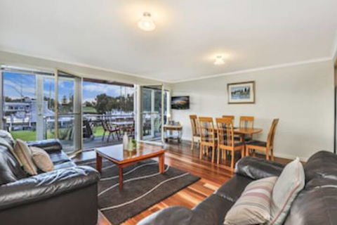 JOHANSSONS PERCH No. 1 - Surfers Paradise Gold Coast 0