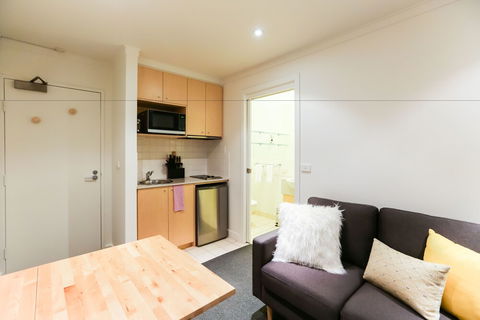 WILLOW, Carlton Studio Apartment - Surfers Paradise Gold Coast 1