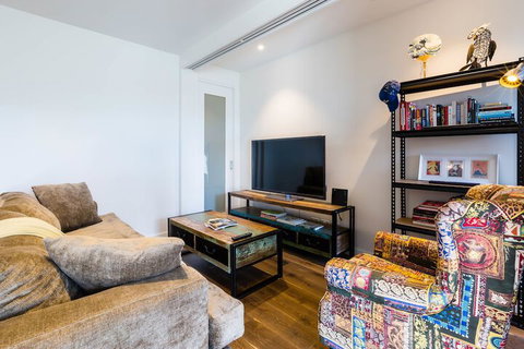 MAXINE, 1BDR Collingwood Apartment - Surfers Paradise Gold Coast 2