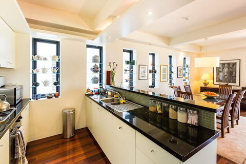 BELLE, 2BDR Melbourne Apartment - Surfers Paradise Gold Coast 5