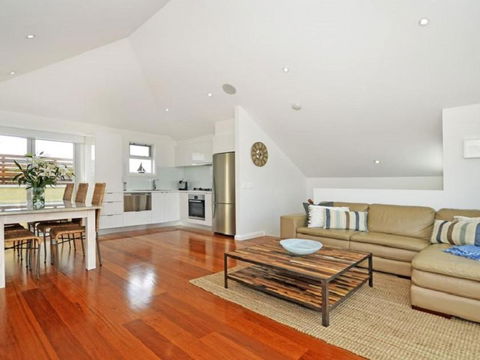 Villa By The Sea - Surfers Paradise Gold Coast 1