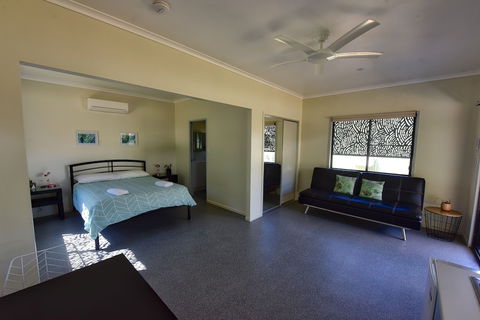 Daintree Peaks ECO Stays - Surfers Paradise Gold Coast 2