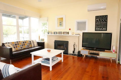 Dinghys Rest - Surfers Paradise Gold Coast 1