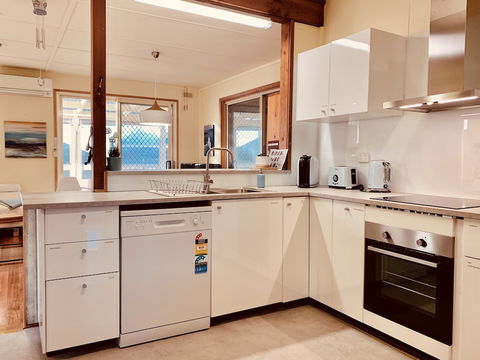 Nautique Beach House - Surfers Paradise Gold Coast 3
