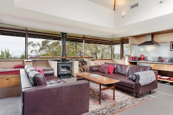 Summer House - Surfers Paradise Gold Coast 1