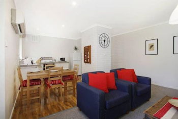 Cedar 6 - Fully Renovated Apartment - Surfers Paradise Gold Coast 4