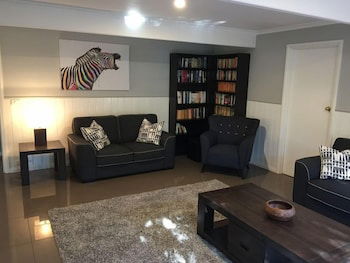 Tudor House - Large Family Home - Surfers Paradise Gold Coast 5