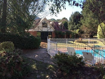 Tudor House - Large Family Home - Surfers Paradise Gold Coast 0