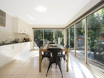 Bright Delight - Modern Luxury - Surfers Paradise Gold Coast 2