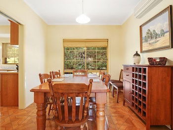 Alpine Mist - Spacious 5 Bedroom Home - Surfers Paradise Gold Coast 2