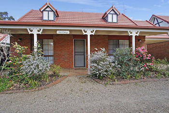 Oak Cottage - Tudor Village Unit 5 - Surfers Paradise Gold Coast 0