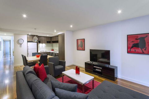 Bold & Beautiful In Brighton - Surfers Paradise Gold Coast 2