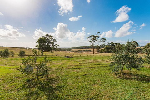 Live Big In The Gurdies Tiny House With A View - Surfers Paradise Gold Coast 6