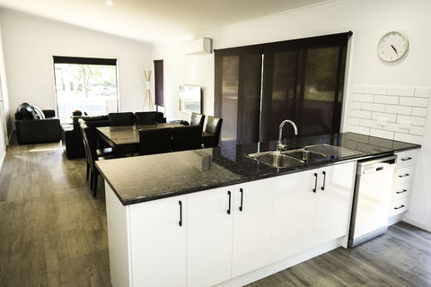 3 Bedroom House In Bright - Surfers Paradise Gold Coast 4
