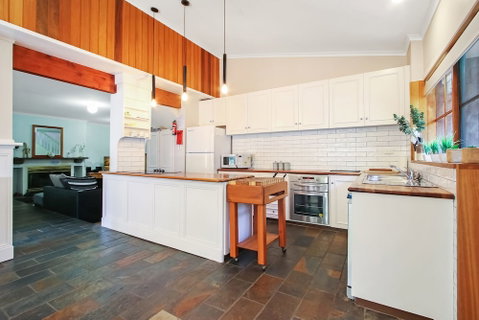 Porepunkah Elms - Surfers Paradise Gold Coast 1