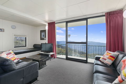 Mt Buller Apartment Rentals - Surfers Paradise Gold Coast 4