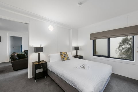 Mt Buller Apartment Rentals - Surfers Paradise Gold Coast 2