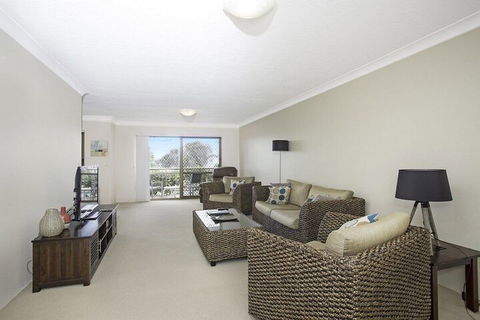 TRADEWINDS 1 - Surfers Paradise Gold Coast 2