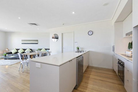 RESORT & SPA 2306 / 07 OCEAN GLIMPSES - Surfers Paradise Gold Coast 2