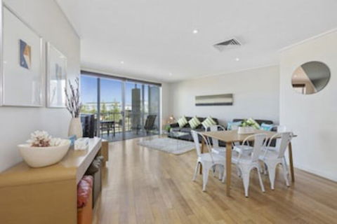 RESORT & SPA 2306 / 07 OCEAN GLIMPSES - Surfers Paradise Gold Coast 0