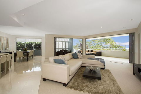 KINGSCLIFF OCEAN VIEW TERRACE By THE FIGTREE 5 - Surfers Paradise Gold Coast 2