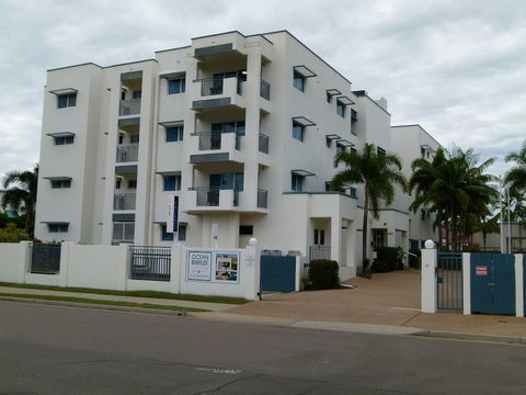 Madison Ocean Breeze - Surfers Paradise Gold Coast 1
