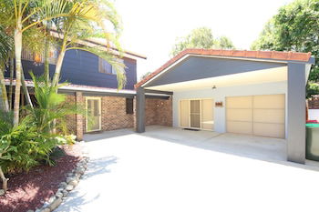 Sandy Feet At Hat Head - Surfers Paradise Gold Coast 0