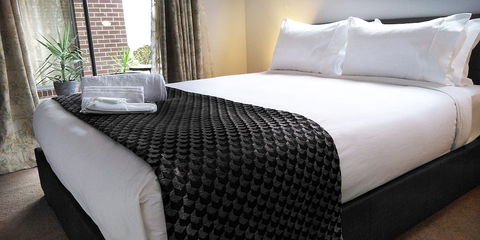 Lakeside Retreat & Business - Surfers Paradise Gold Coast 1