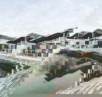 Caves Coastal Bar  Bungalows - Surfers Paradise Gold Coast