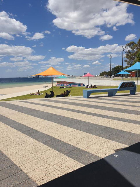 Beachside Retreat - Surfers Paradise Gold Coast 5