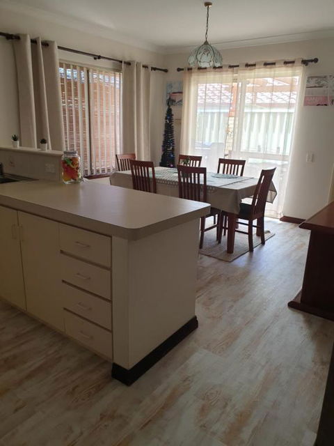 Beachside Retreat - Surfers Paradise Gold Coast 3