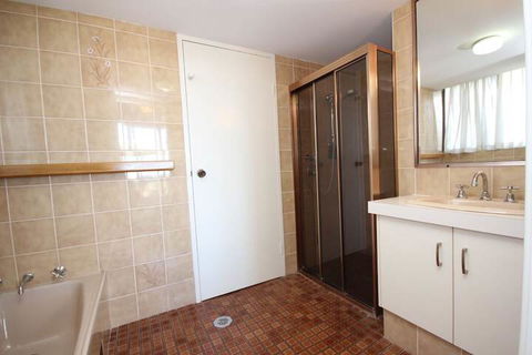 Pinnacle Unit 403 - Surfers Paradise Gold Coast 7