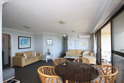 Pinnacle Unit 403 - Surfers Paradise Gold Coast 4