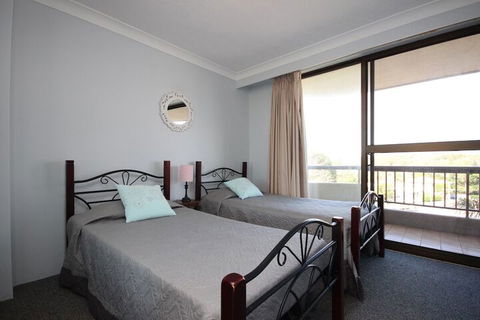 Pinnacle Unit 403 - Surfers Paradise Gold Coast 6