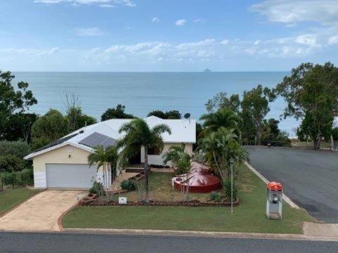 Hydeaway Retreat Beach House Hydeaway Bay - Surfers Paradise Gold Coast 1
