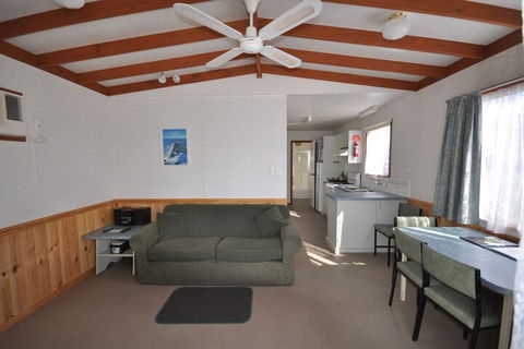 Dylene Caravan Park - 2 Br Family Cabin With Air - Surfers Paradise Gold Coast 4