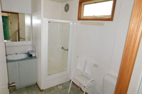 Dylene Caravan Park - 2 Br Family Cabin With Air - Surfers Paradise Gold Coast 5