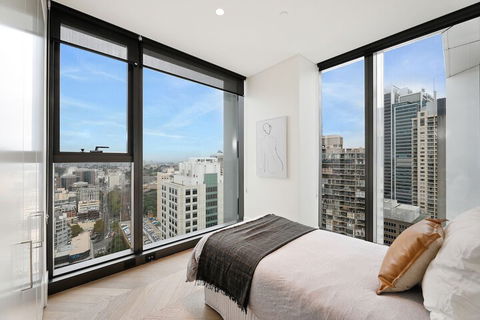 Ultra Modern Brand New CBD View - Surfers Paradise Gold Coast 3