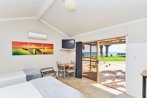 RAC Monkey Mia Dolphin Resort - Surfers Paradise Gold Coast 6