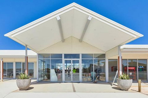 RAC Monkey Mia Dolphin Resort - Surfers Paradise Gold Coast 1