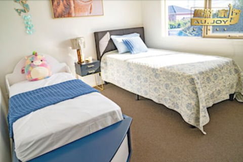 AUJOY 4 Bed Townhouse Glen Waverley - Surfers Paradise Gold Coast 5