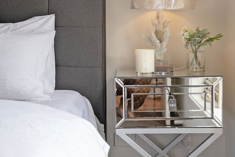 AUJOY 4 Bed Townhouse Glen Waverley - Surfers Paradise Gold Coast 3