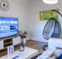 Wollongong train station holiday house - Surfers Paradise Gold Coast
