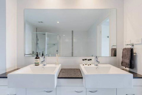 SOLARIS At Fingal Bay - Surfers Paradise Gold Coast 6