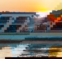 Ulverstone Waterfront Apartments - Surfers Paradise Gold Coast