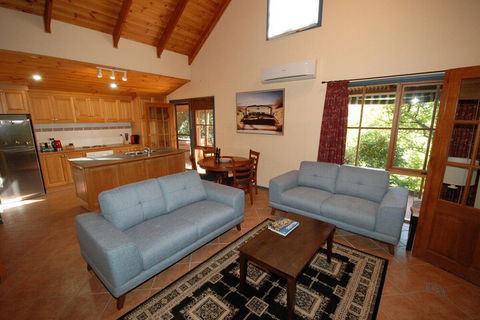 Garden Cottage Beechworth - Surfers Paradise Gold Coast 4