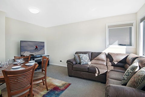 T-Bar On Twynam - Surfers Paradise Gold Coast 7